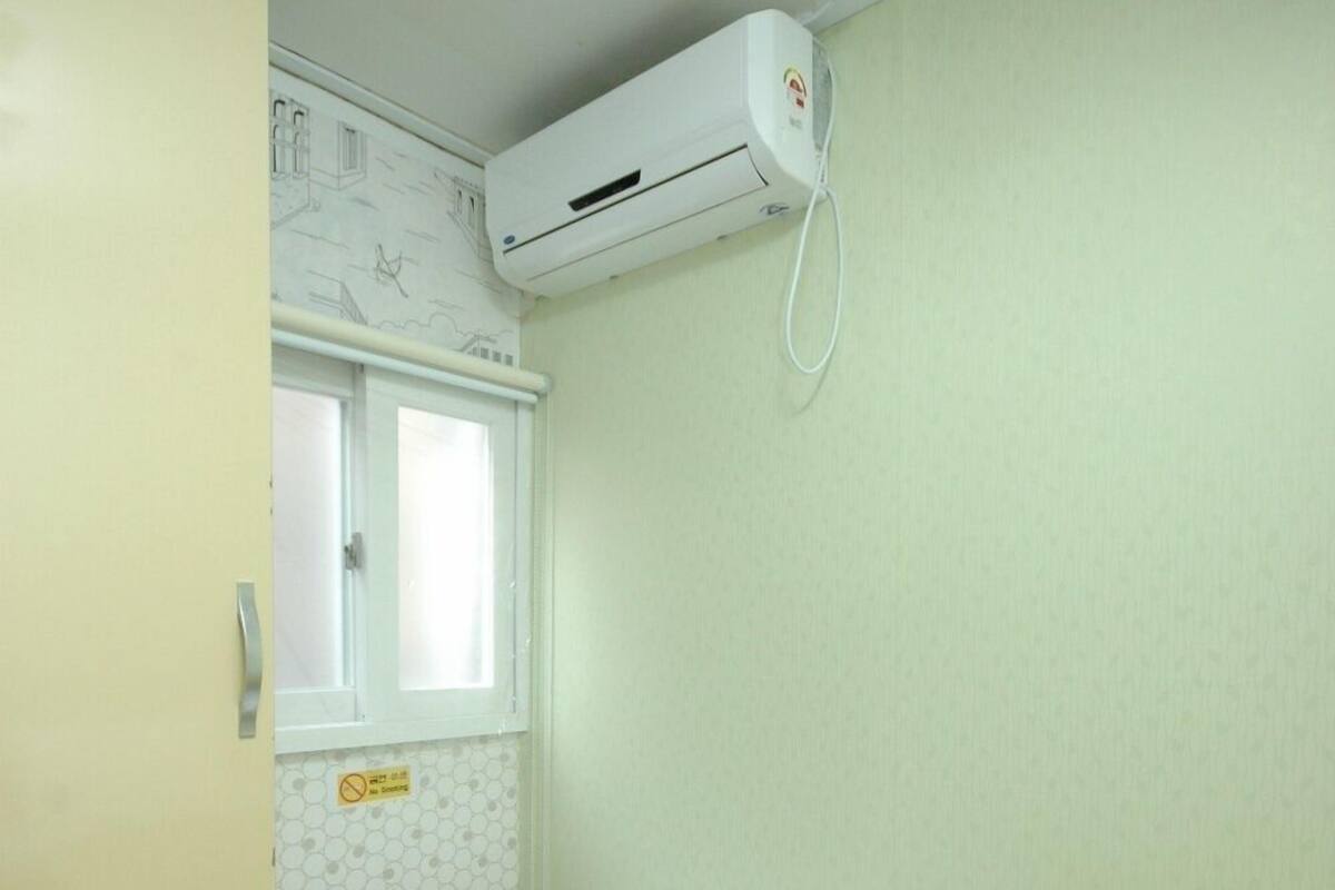 Single Room | Iron/ironing board, free WiFi, individually furnished