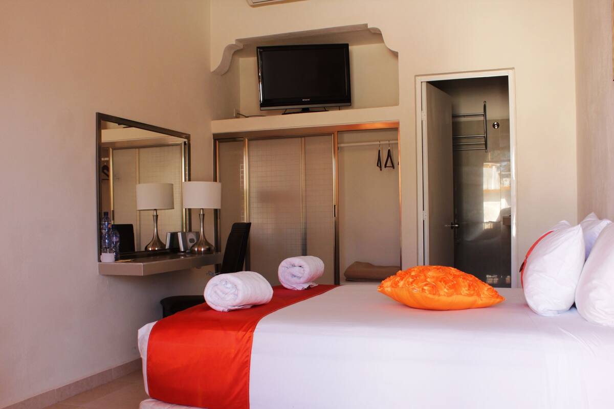 Standard Room (Single) | In-room safe, iron/ironing board (on request), WiFi (free), bed sheets