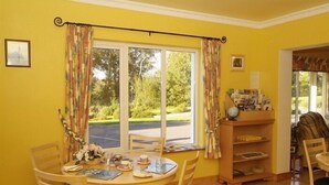 Dining - PK Lodge B&B (Skibbereen)