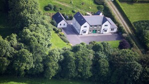 Property grounds - PK Lodge B&B (Skibbereen)