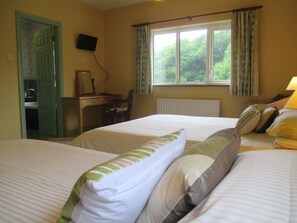 Triple Room, Ensuite | Individually decorated, individually furnished, desk, blackout drapes - PK Lodge B&B (Skibbereen)