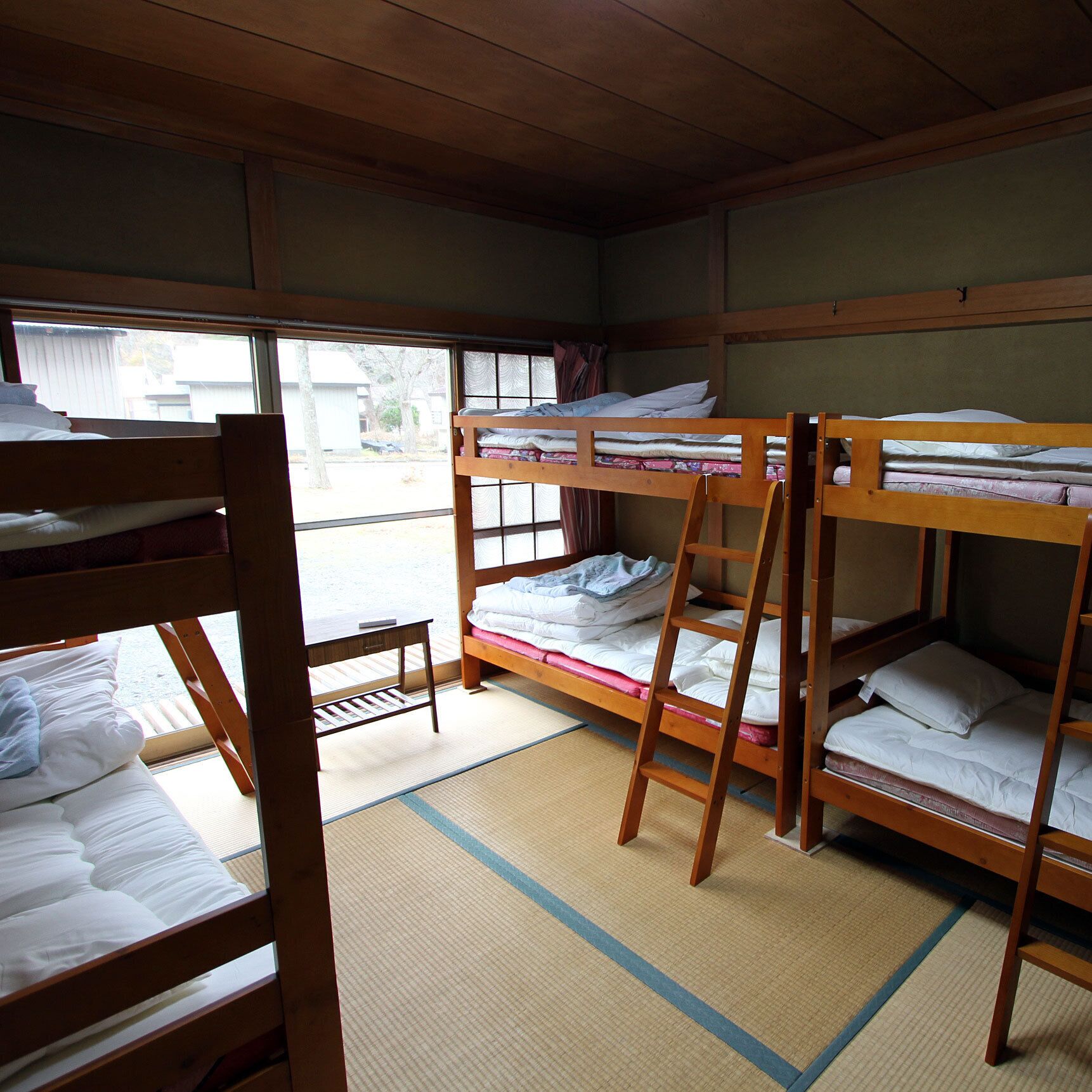WiFi (free), bed sheets