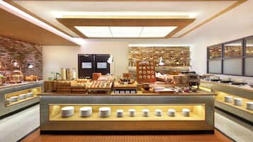 Desayuno buffet (IDR 166000 por persona)