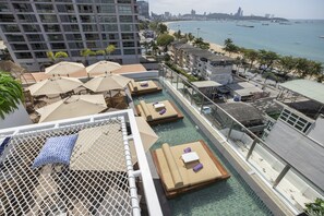 รับประทานอาหารกลางแจ้ง