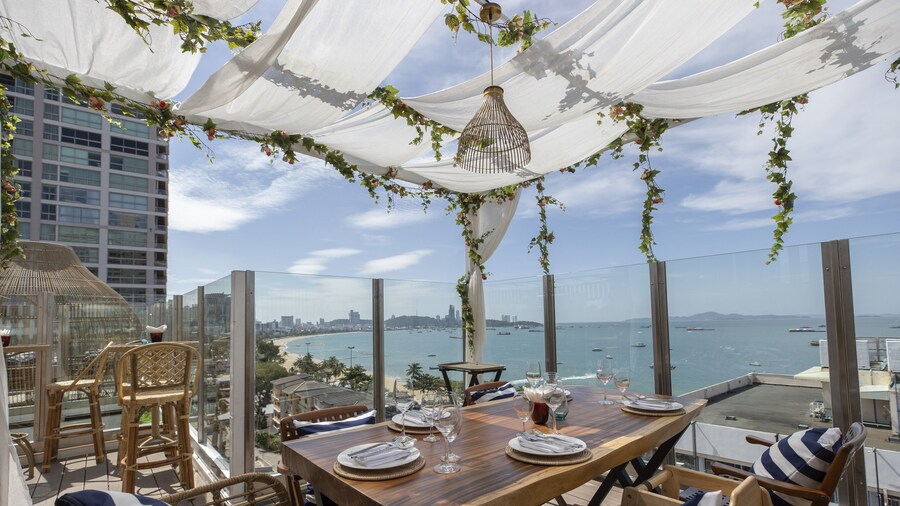 Pattaya Sea View Hotel