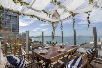 Pattaya Sea View Hotel