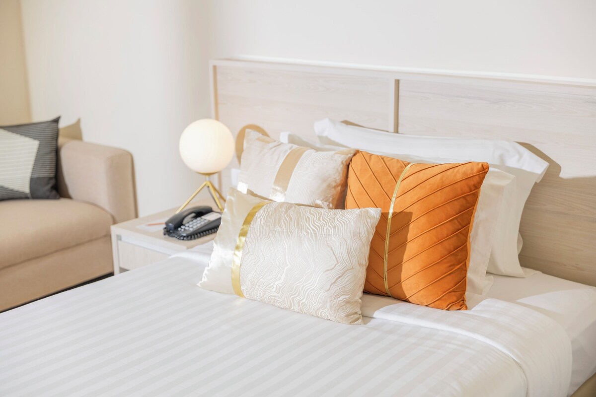 Quarto duplo luxo, vista para a cidade | Frigobar (abastecido com alguns itens grátis), cofres nos quartos