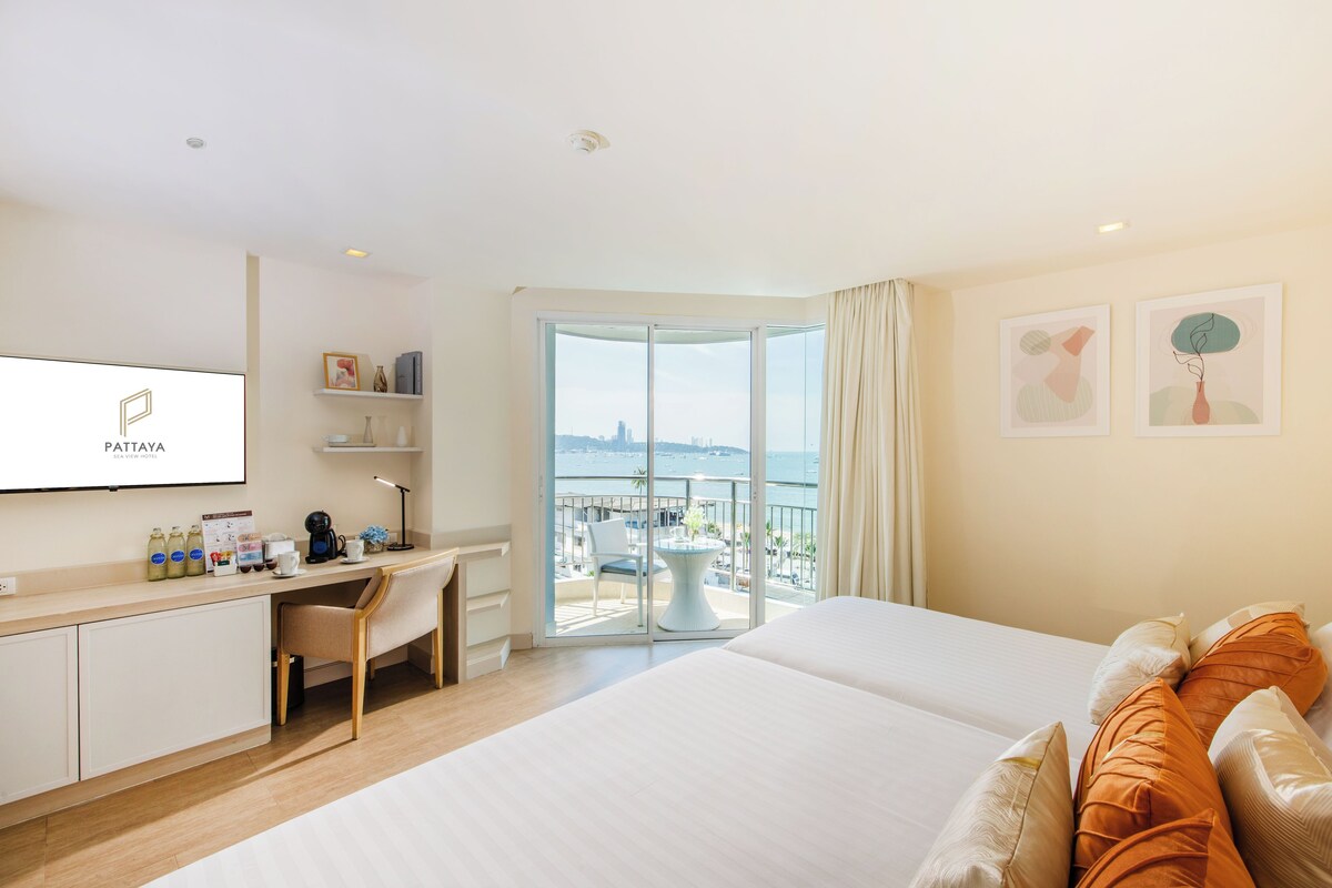 Quarto triplo família, vista para o oceano | Frigobar (abastecido com alguns itens grátis), cofres nos quartos