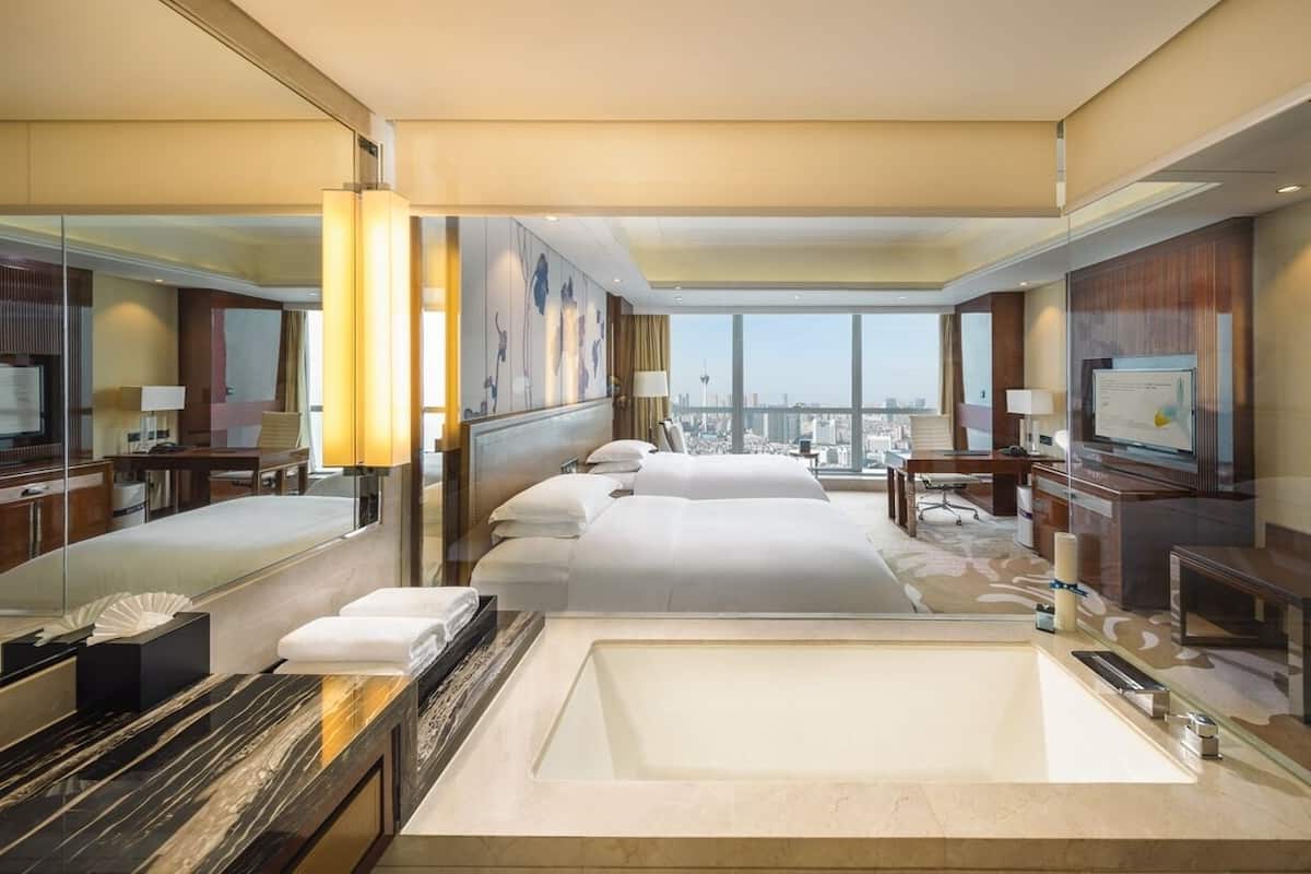 Phòng 2 giường đơn Executive | Bộ đồ giường cao cấp, minibar, két bảo mật tại phòng, bàn 