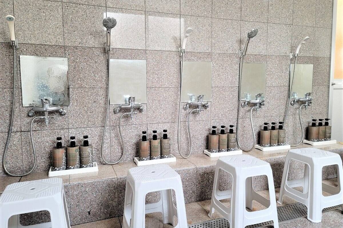 room, 1 single bed, non smoking, shared bathroom | bathroom | shower, hair dryer, slippers, towels