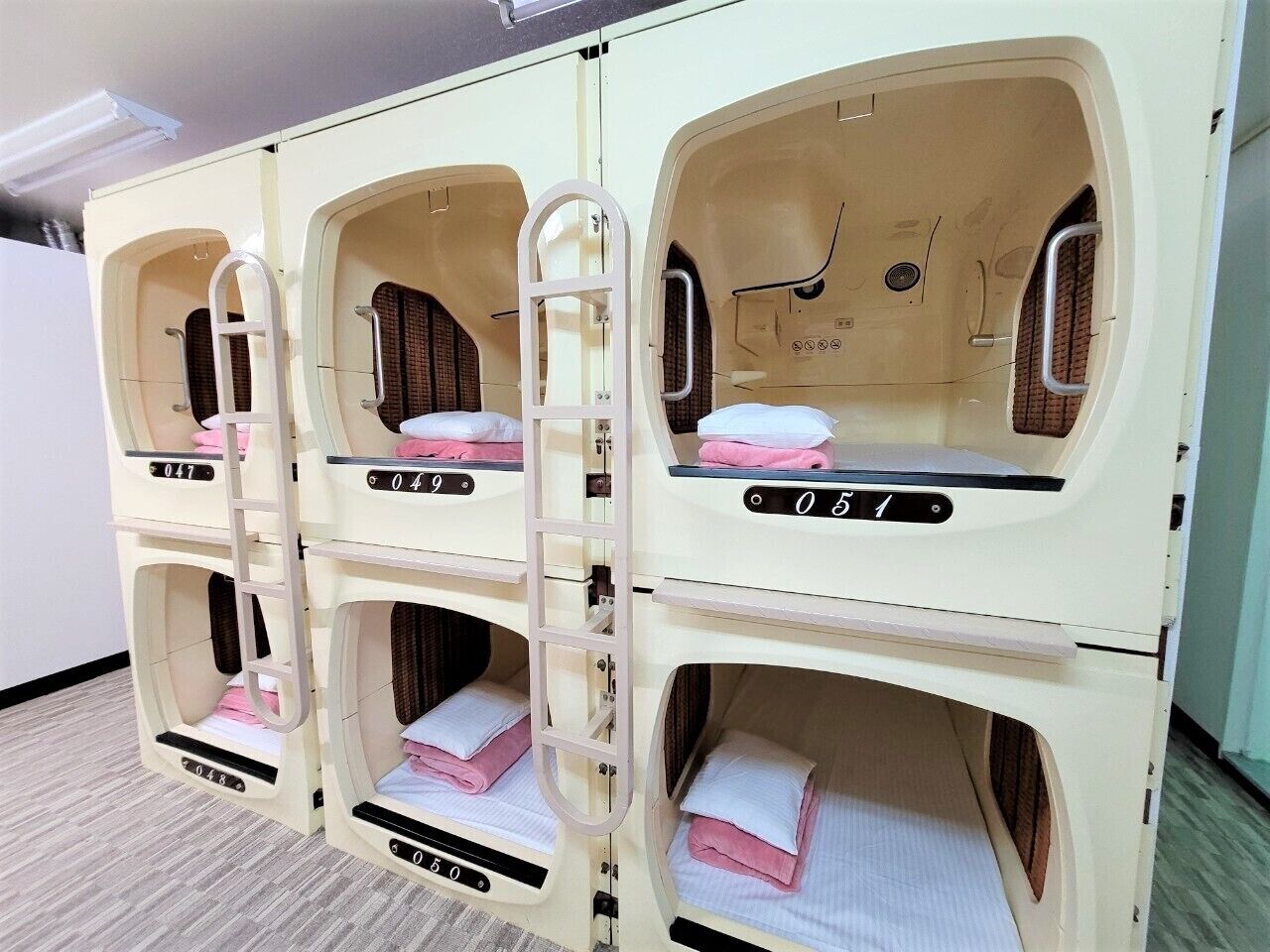 Room, 1 Twin Bed, Non Smoking, Shared Bathroom | Free WiFi, bed sheets