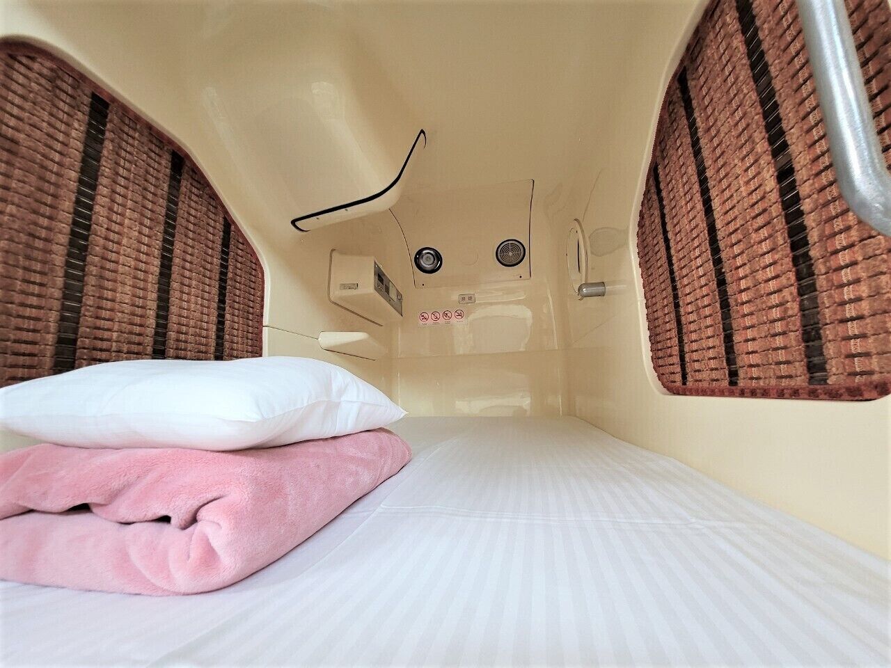 room, 1 single bed, non smoking, shared bathroom | free wifi, bed sheets