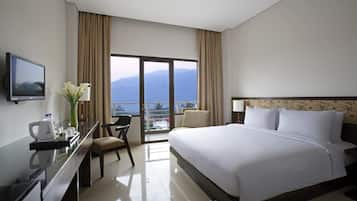 Superior Room, 1 Queen Bed, Balcony | In-room safe, desk, free WiFi