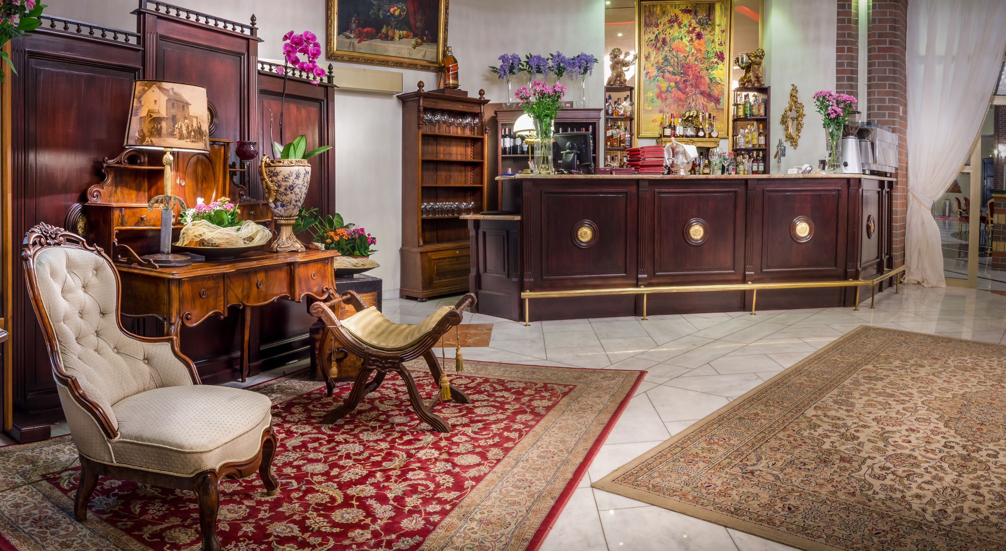 breakfast, lunch, dinner served; international cuisine