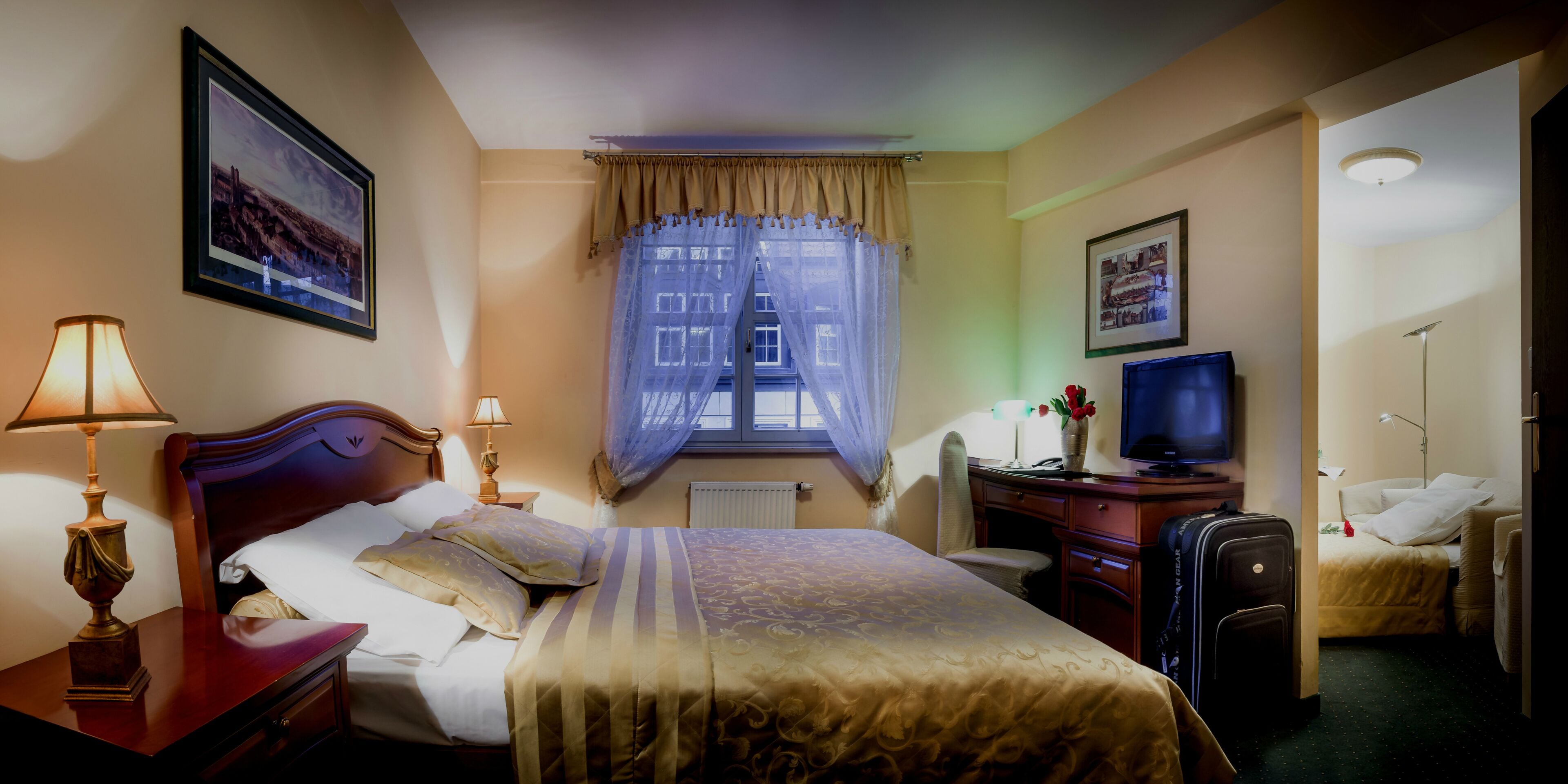 basic double room, 1 double bed | premium bedding, in-room safe, desk, blackout curtains