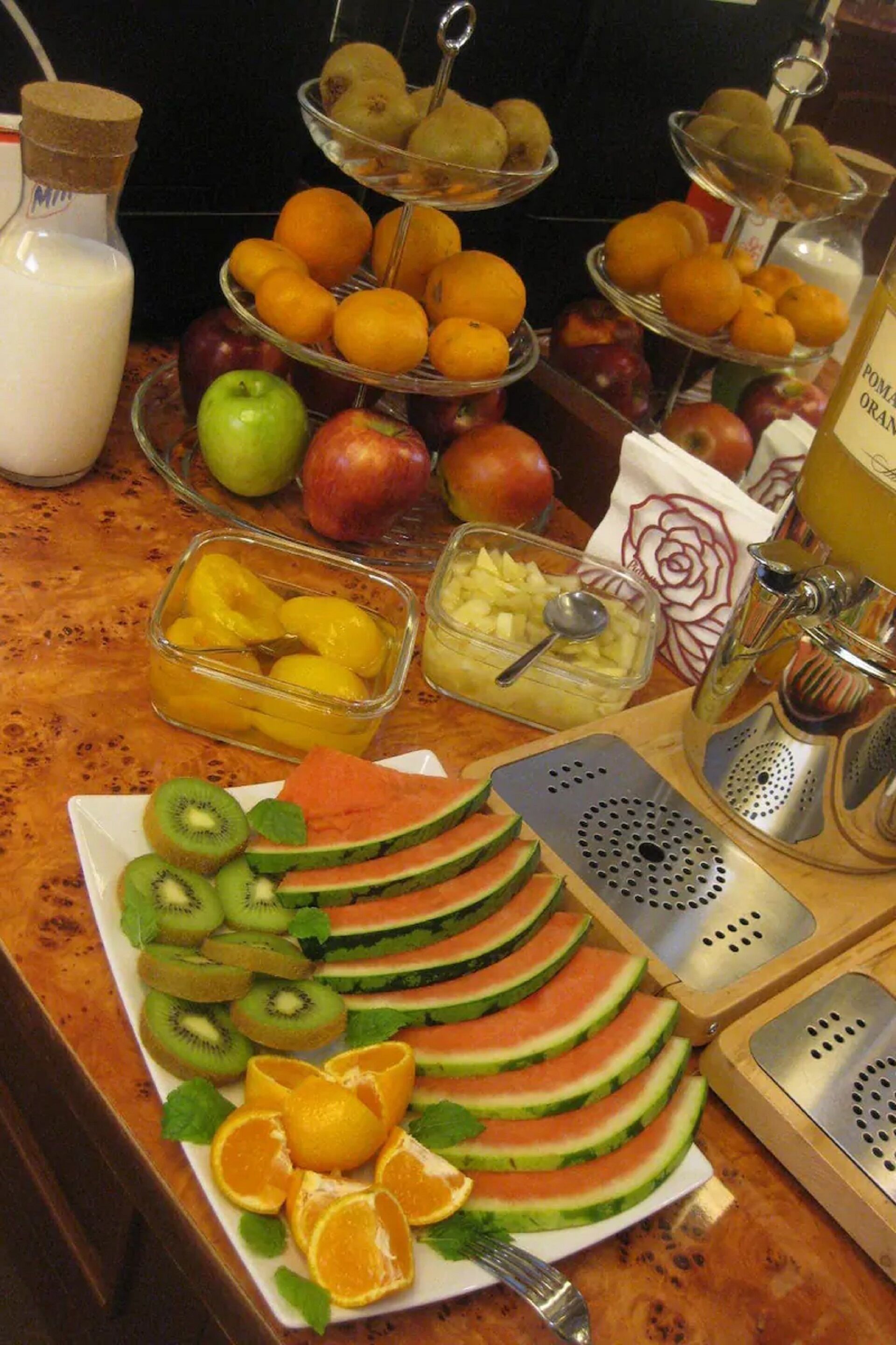 daily cooked-to-order breakfast (pln 59 per person)