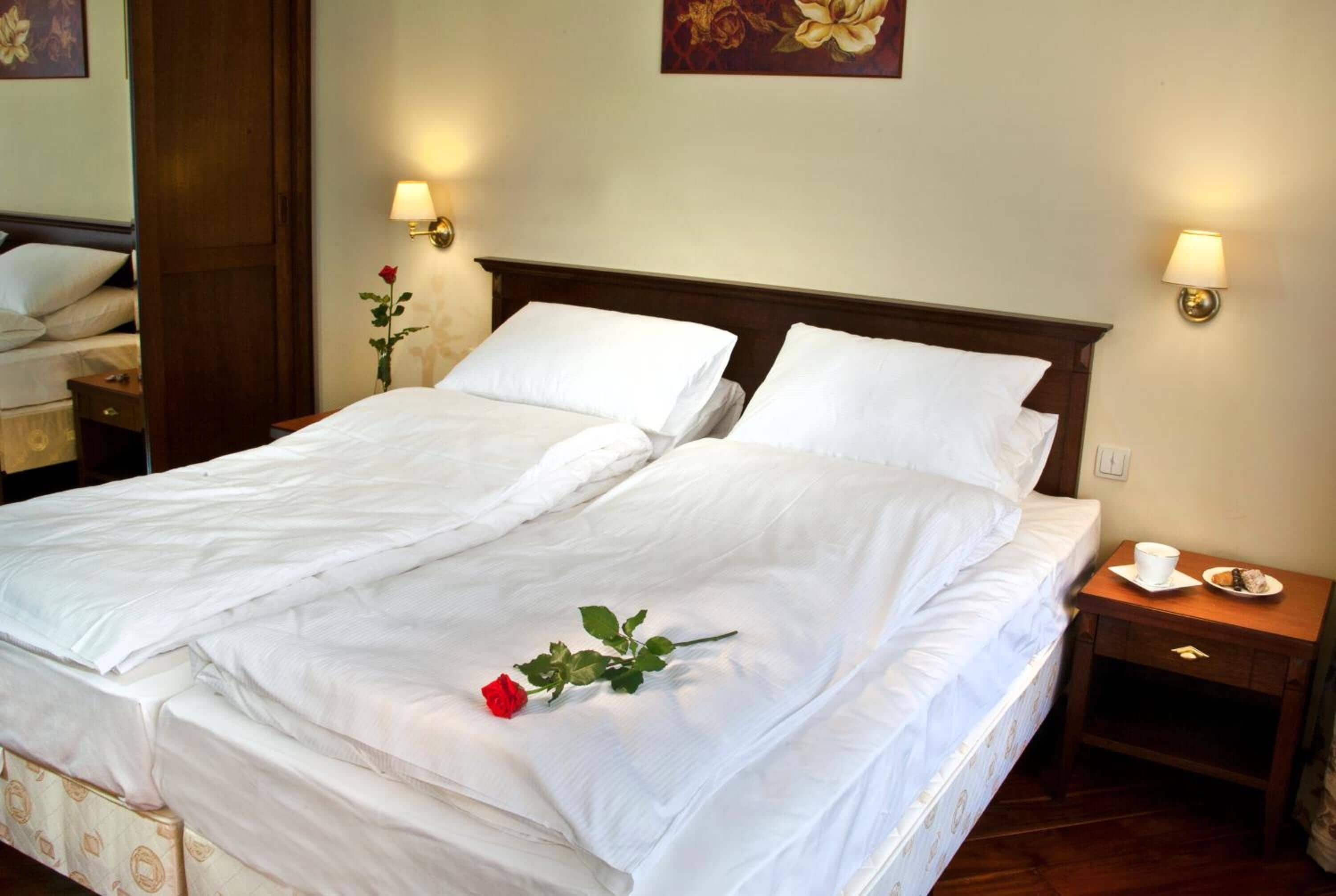 hypo-allergenic bedding, in-room safe, laptop workspace, free wifi