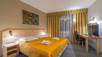 Caja de seguridad en la habitación, escritorio y wifi