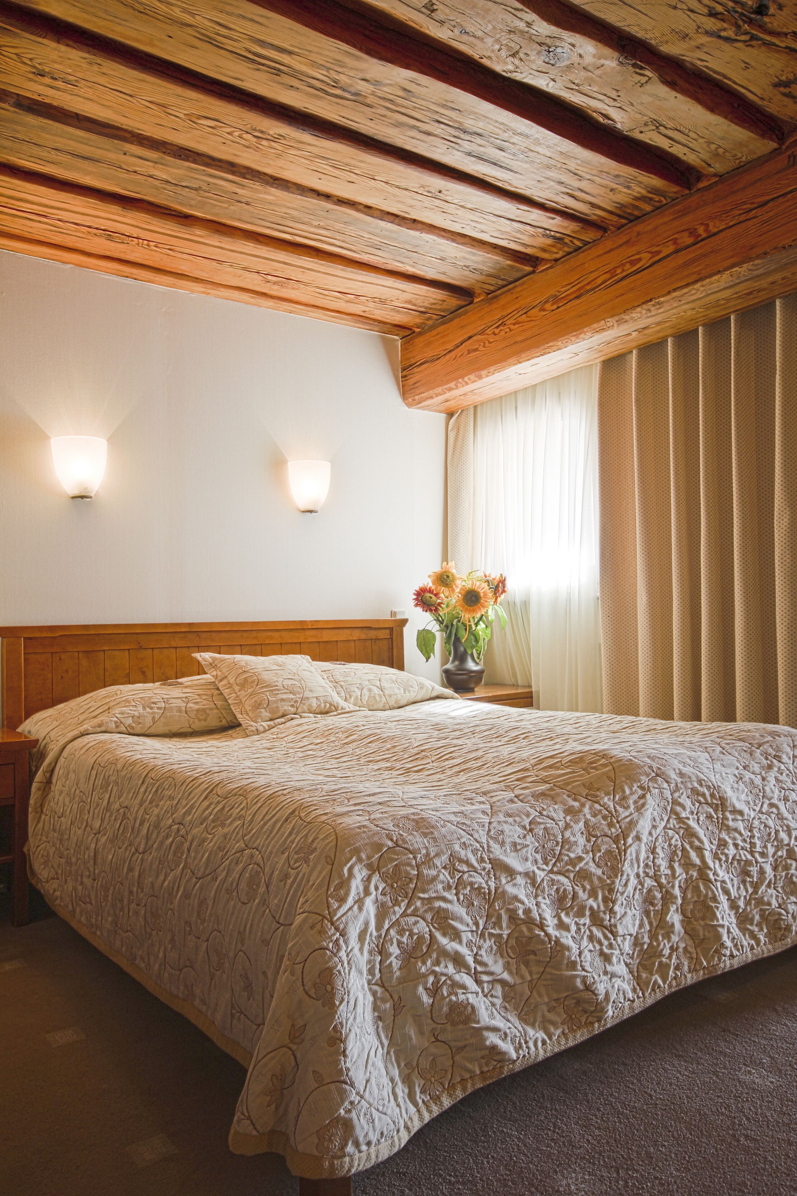 Cribs/infant beds