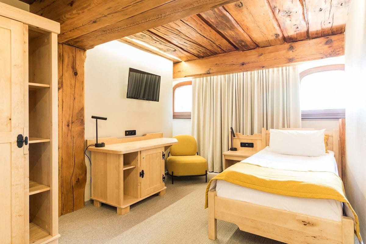 Cots/infant beds