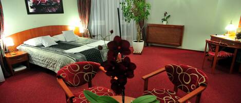 Grand Apartment | Iron/ironing board, cribs/infant beds, free WiFi, bed sheets