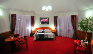 Grand Apartment | Iron/ironing board, cots/infant beds, free WiFi, bed sheets - Zlote Deby Hotel (Warsaw)