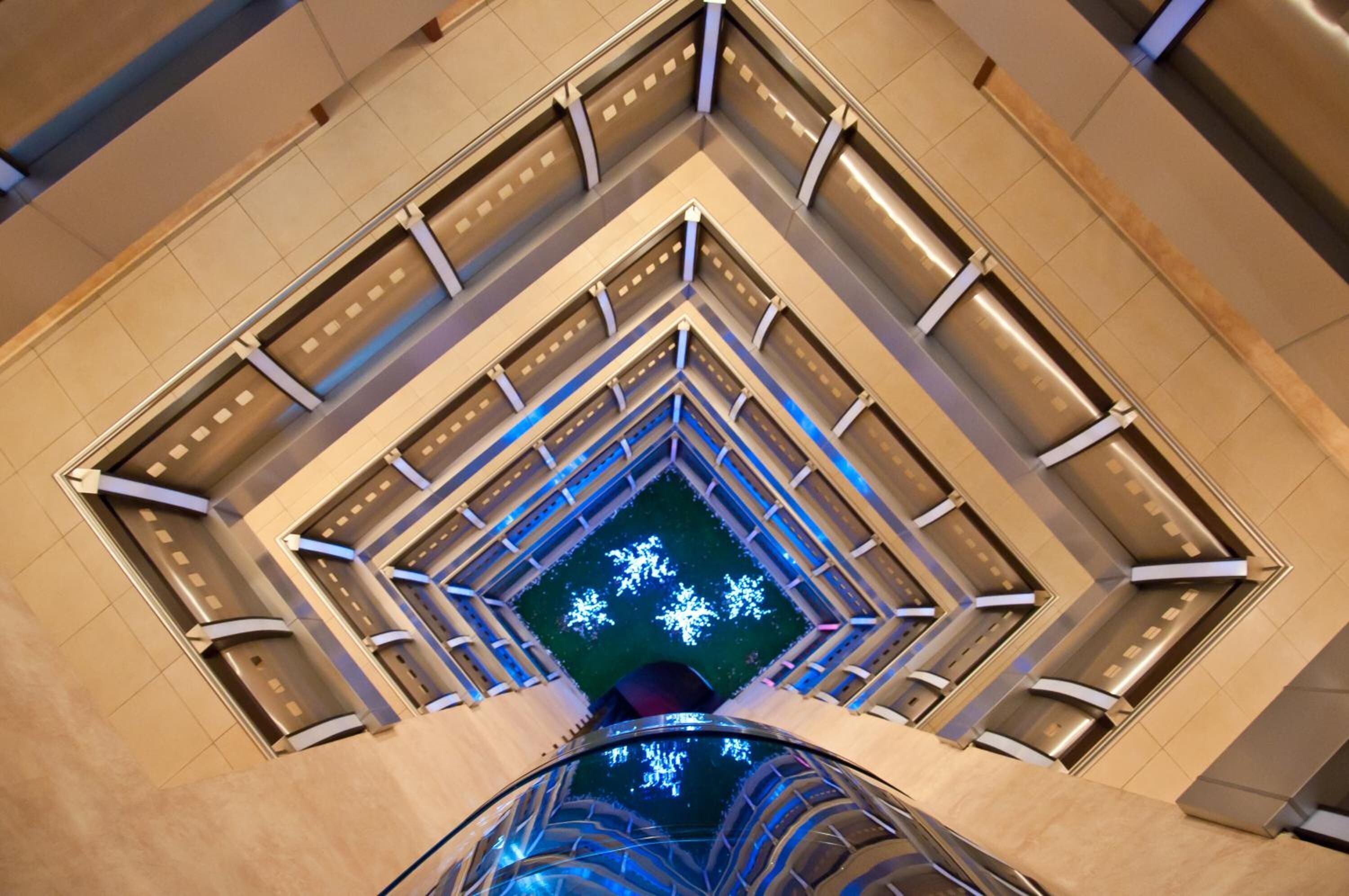 المنشأة من الداخل