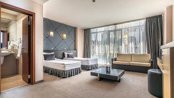 Minibar, cribs/infant beds