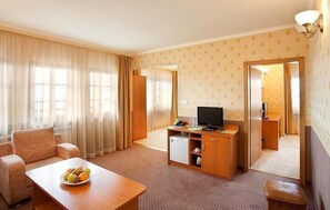 Deluxe-Apartment, 1 Schlafzimmer | Minibar, Zimmersafe, kostenloses WLAN, Bettwäsche