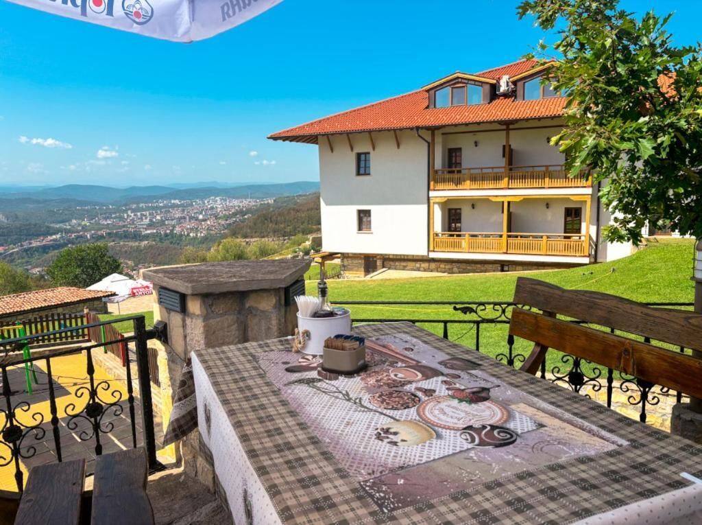 Spécialités Cuisine locale, vue sur le jardin 