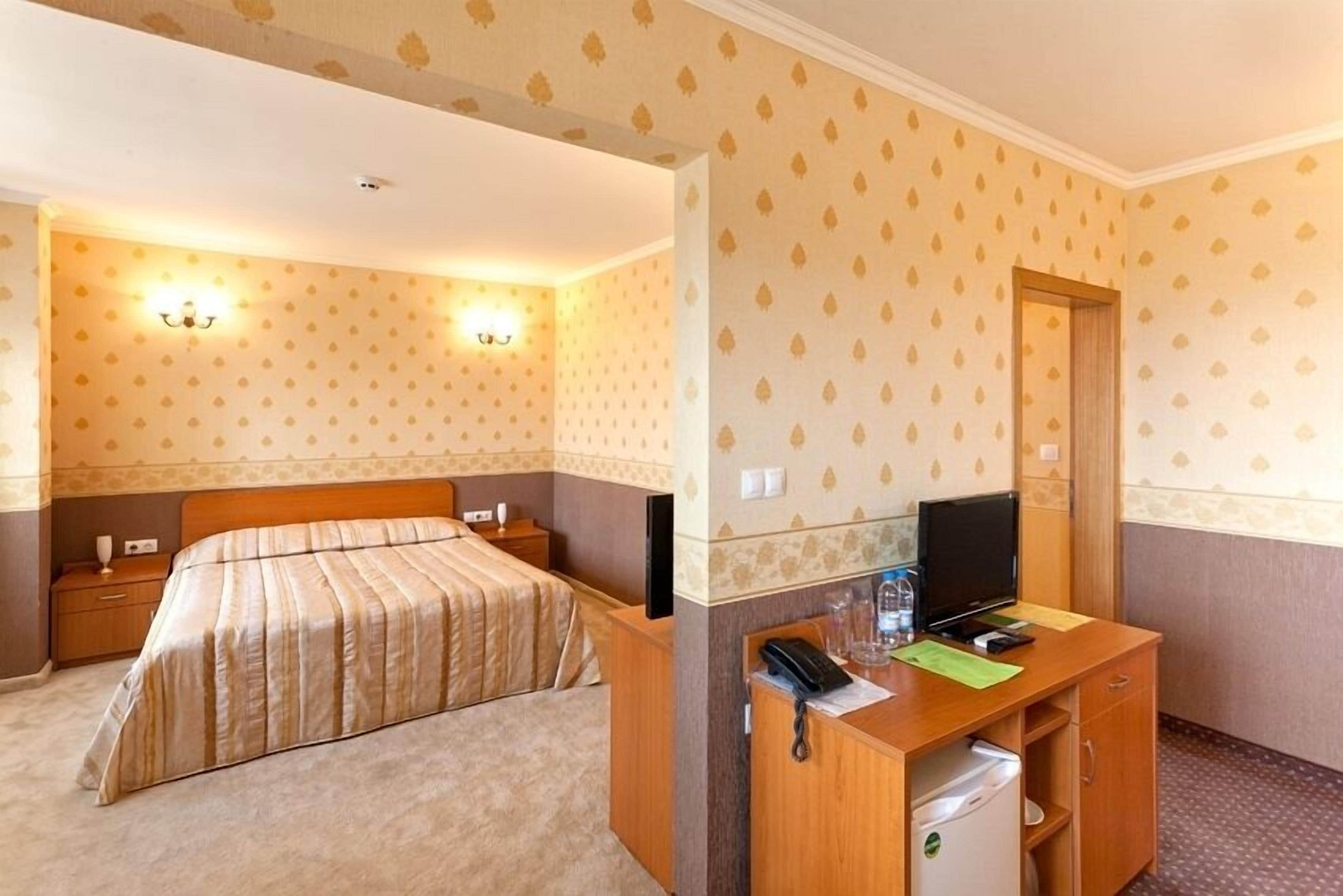 deluxe apartment, 1 bedroom | minibar, in-room safe, free wifi, bed sheets