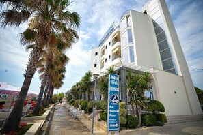 A hotel with a modern facade, a bar, and restaurant named 'Piceri' as indicated by the sign. - Iliria International (Durrës)