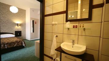 Deluxe Double Room | Bathroom