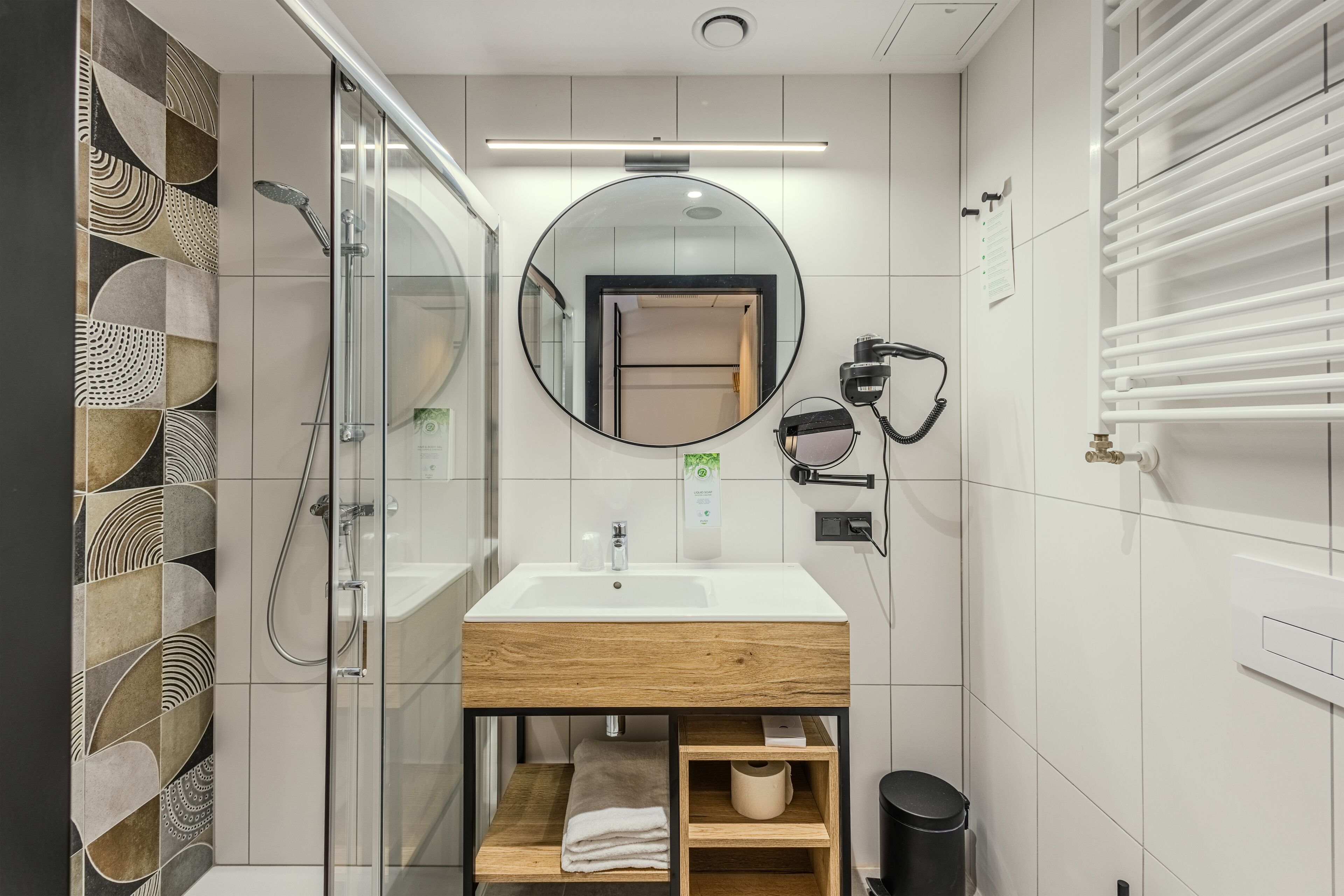 Shower, hair dryer, towels