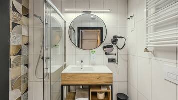 Shower, hair dryer, towels