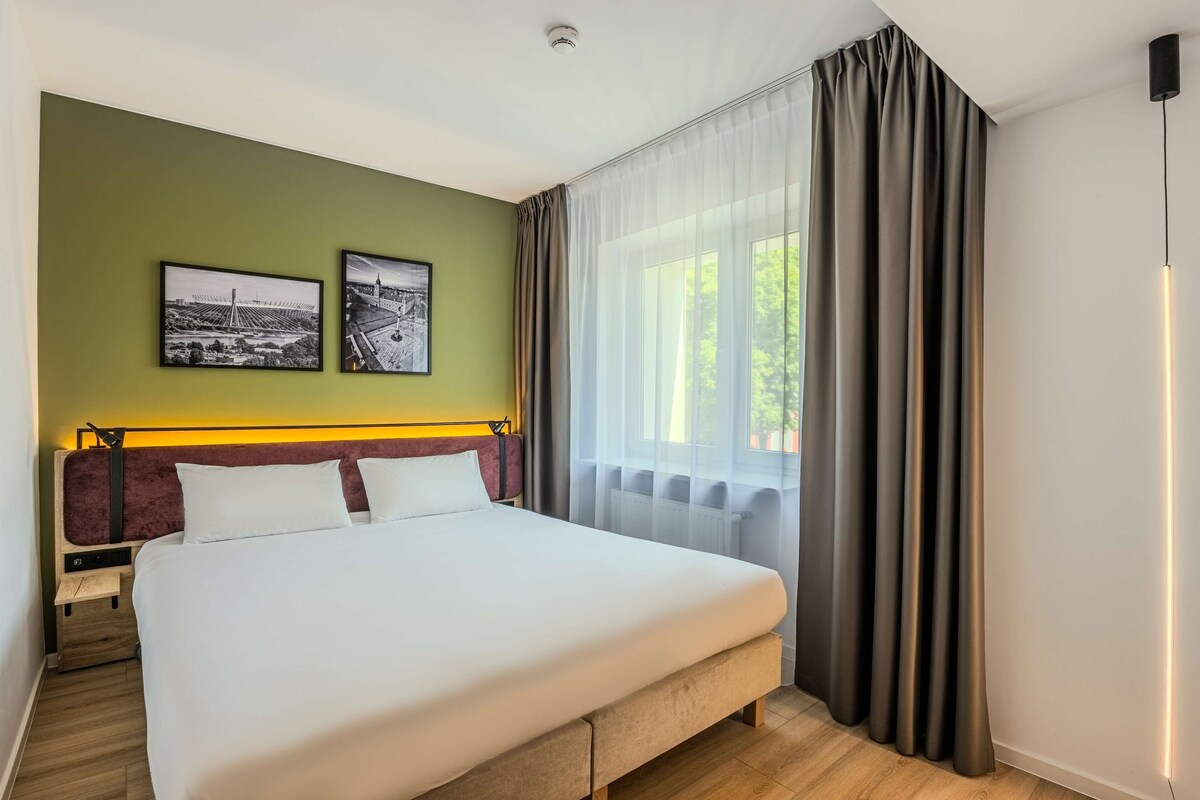 Phòng Suite, 1 giường cỡ king | Bàn, màn/rèm cản sáng, phòng cách âm, bàn ủi/dụng cụ ủi quần áo 