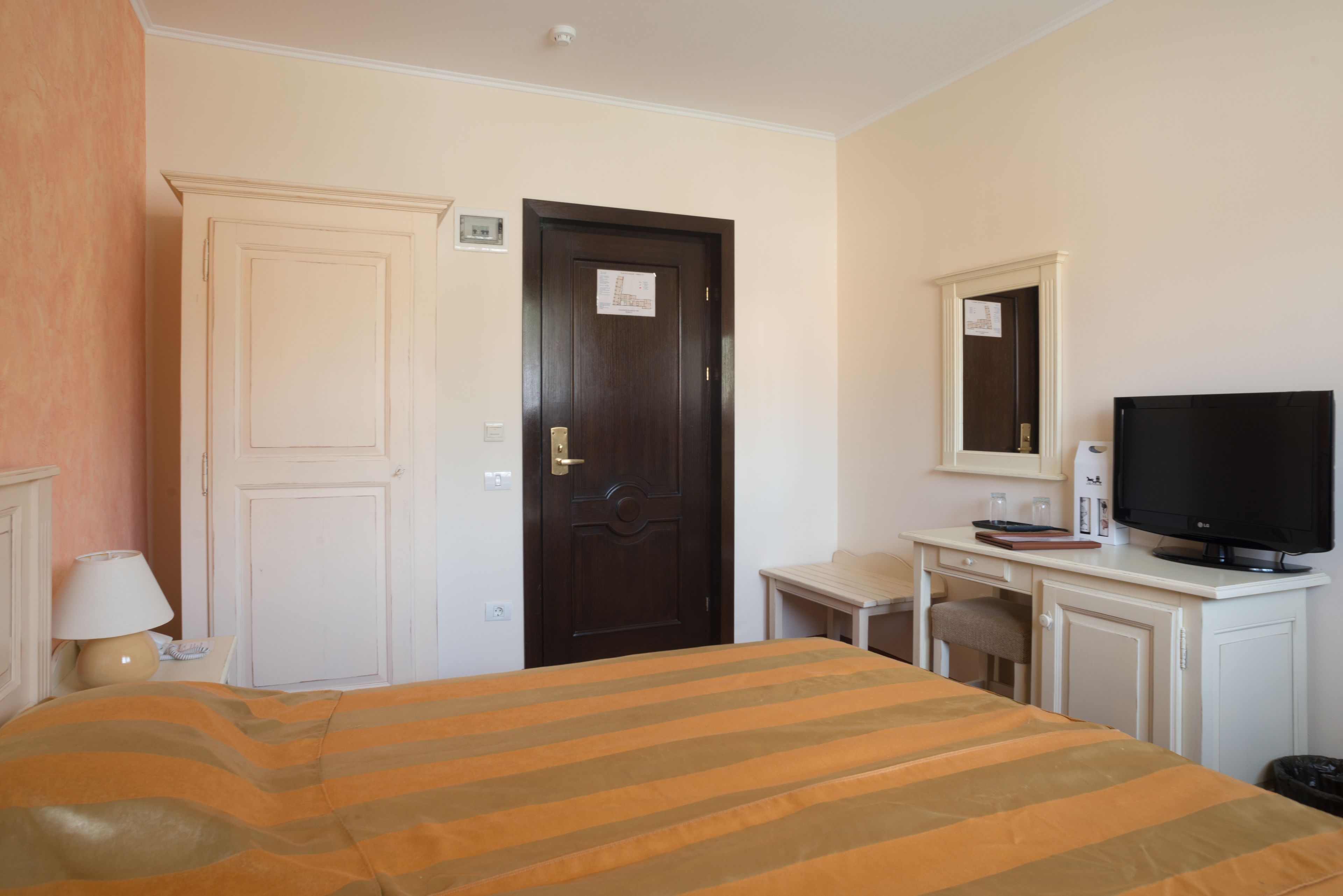standard double or twin room | minibar, in-room safe, free cots/infant beds, free wifi