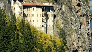 A castle-like building perched on a cliff with a rugged, rocky backdrop. - Nazar Hotel (Trabzon)