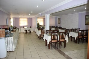 Buffet déjeuner gratuit tous les jours
