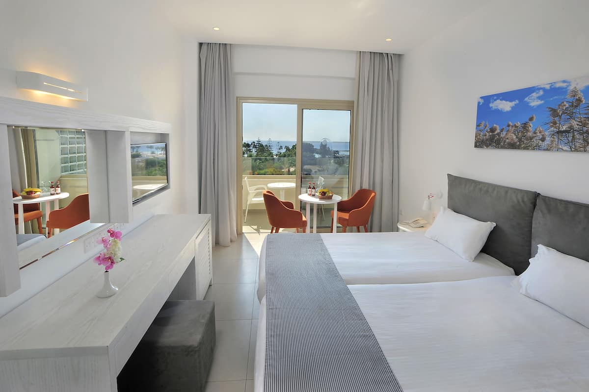 in-room safe, free wifi, bed sheets