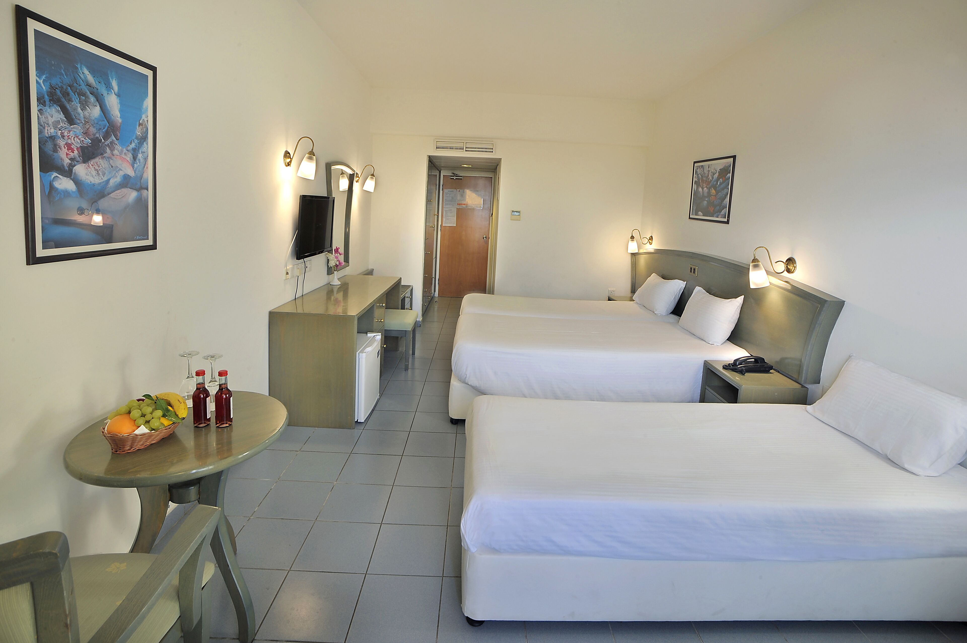 family room | in-room safe, free wifi, bed sheets