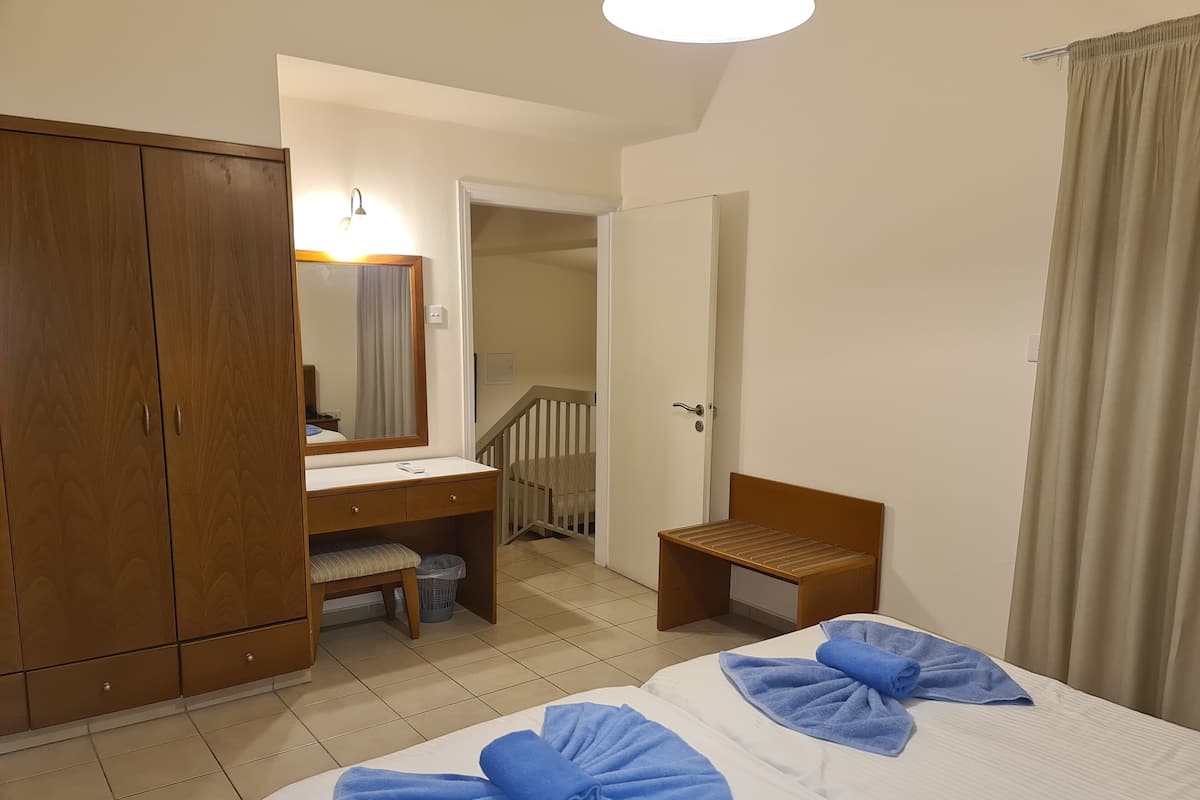 In-room safe, free WiFi, bed sheets