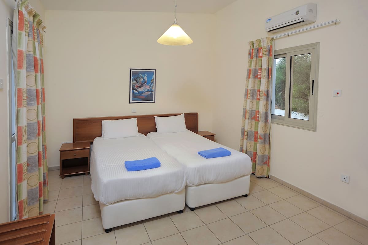 Bungalow, 1 slaapkamer | 1 slaapkamer, een kluis op de kamer, gratis wifi, beddengoed