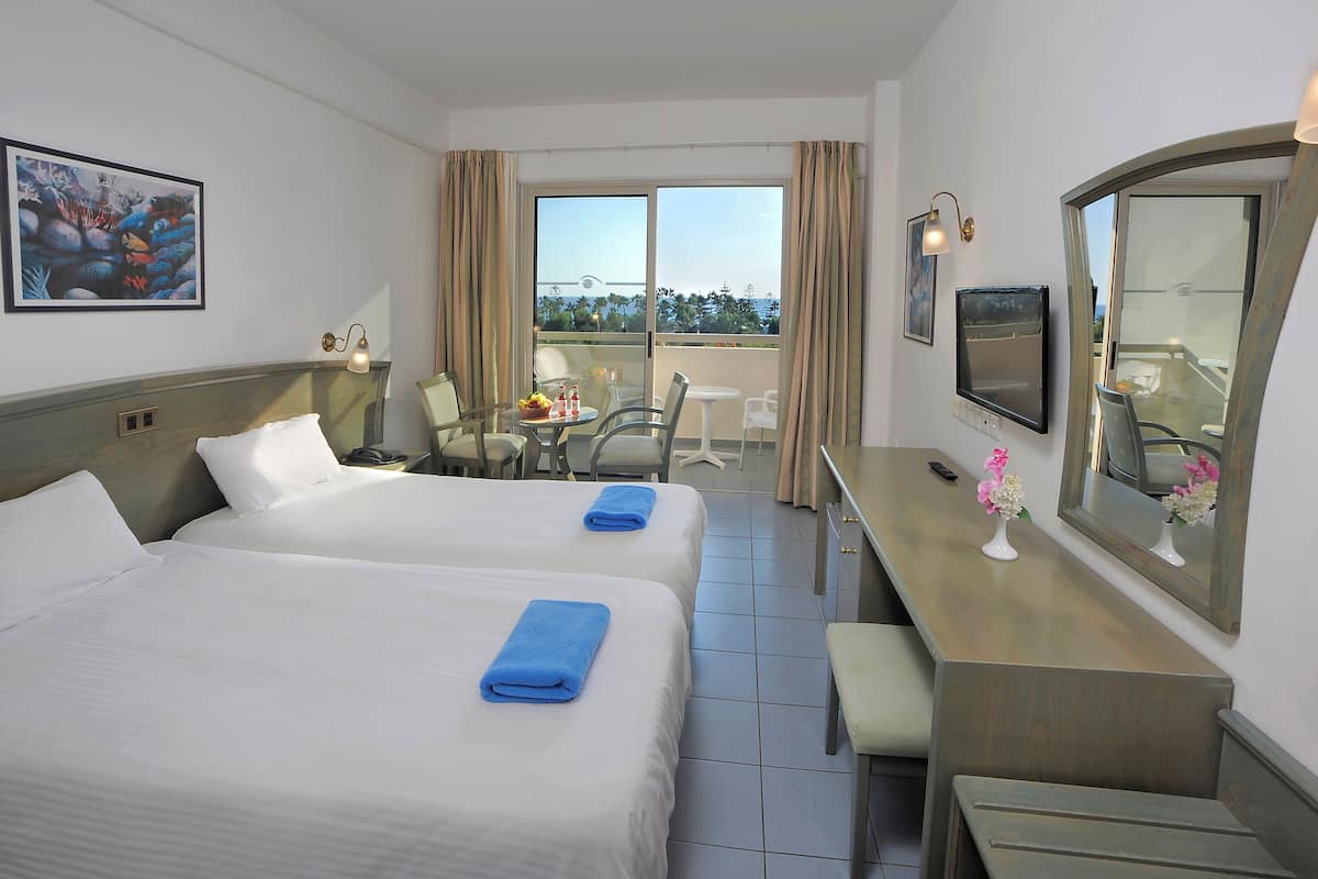 In-room safe, free WiFi, bed sheets