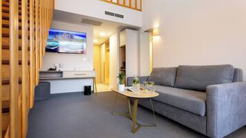 Loft, Sea View