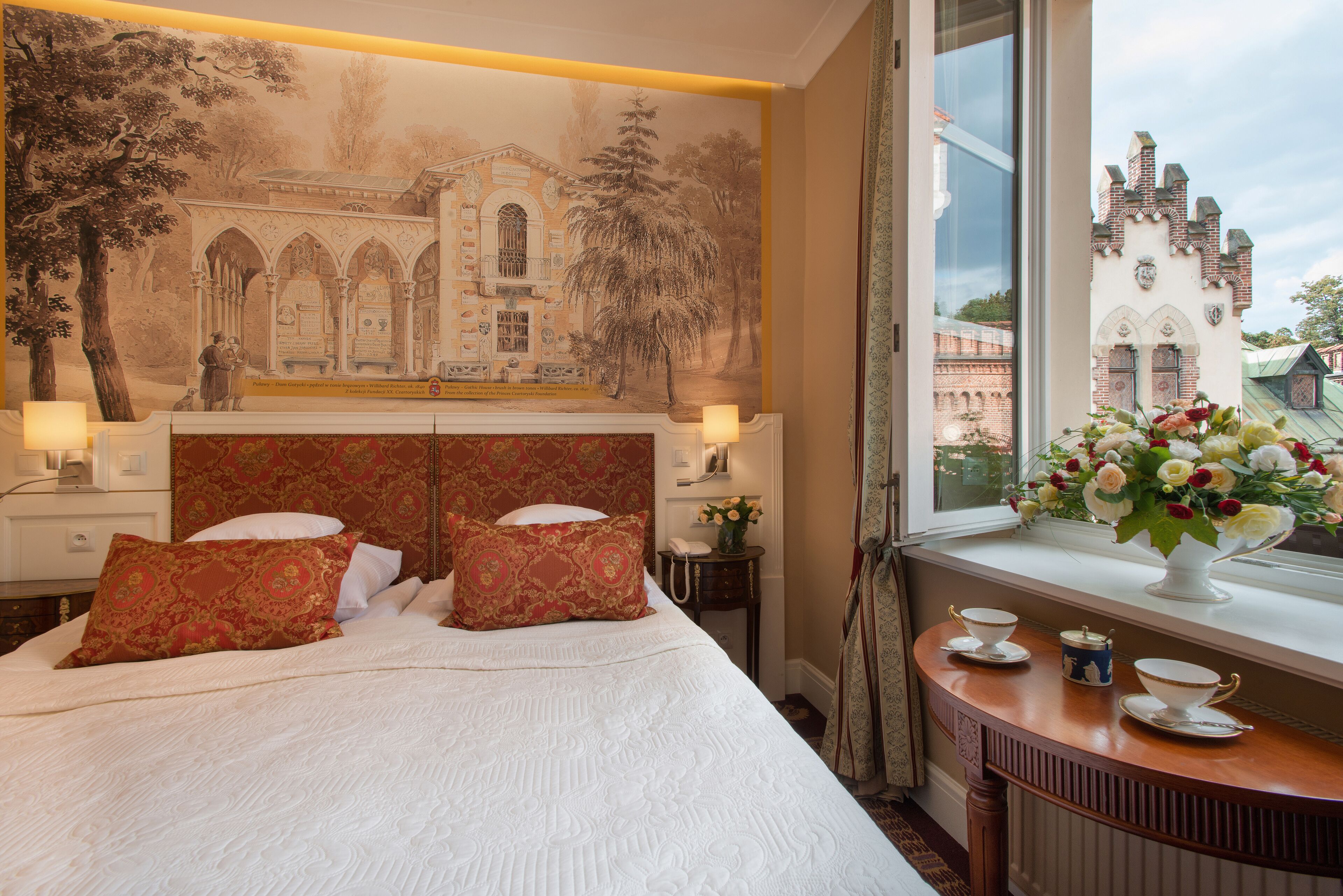 double room | hypo-allergenic bedding, minibar, in-room safe, individually decorated