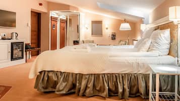 Kahden hengen huone | Allergiatestatut vuodevaatteet, minibaari, tallelokero huoneessa