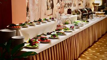 Frokostbuffé hver dag (PLN 100 per person)