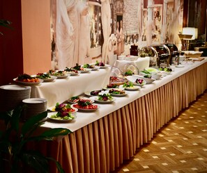 Päivittäinen buffetaamiainen (100 PLN per henkilö)