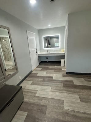 Premium bedding, in-room safe, desk, free WiFi - Garden Inn (San Gabriel)